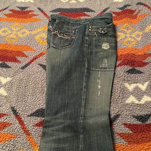 Starched Southern Thread Jeans - Picture 6 of 7